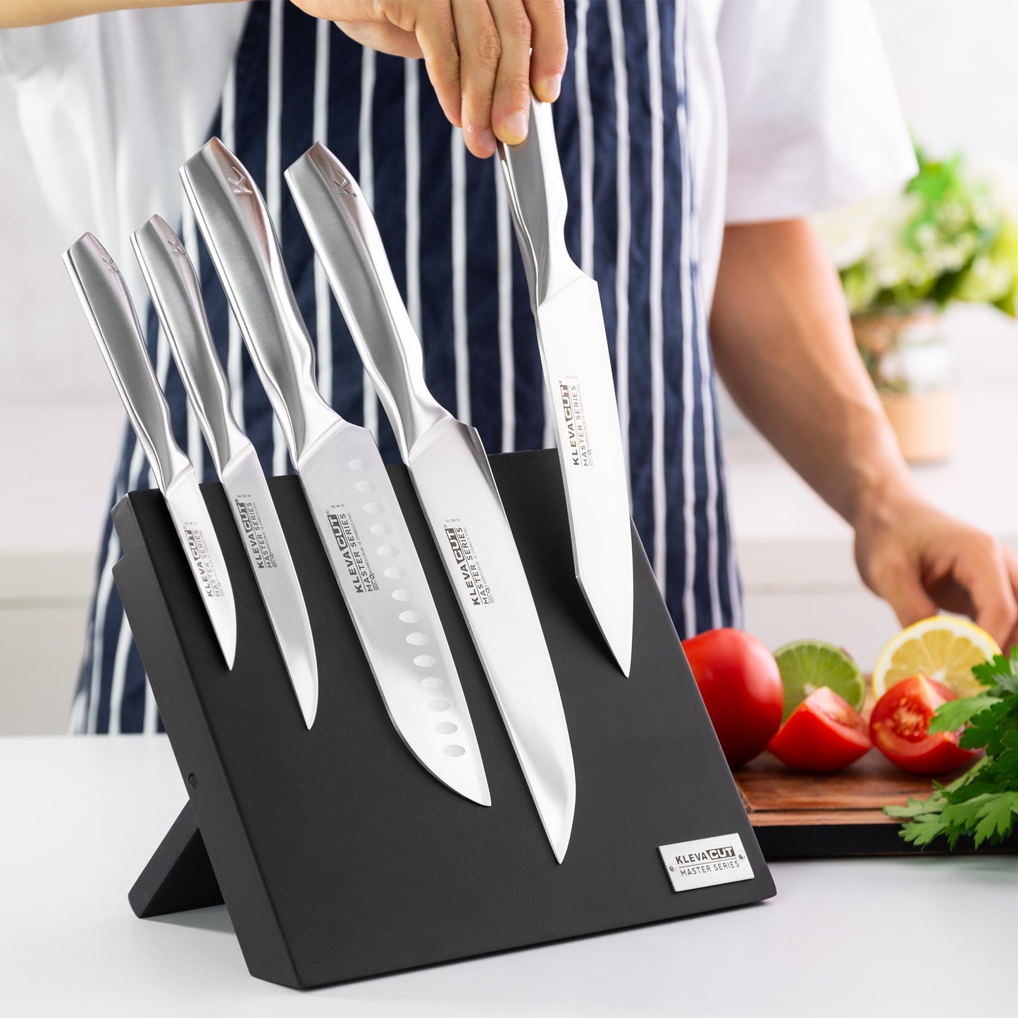 Midnight Black Magnetic Knife Block – Clean Storage. Strong Hold. Zero Clutter.